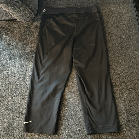 Nike Capri leggings colour: black size M - Picture 2 of 5